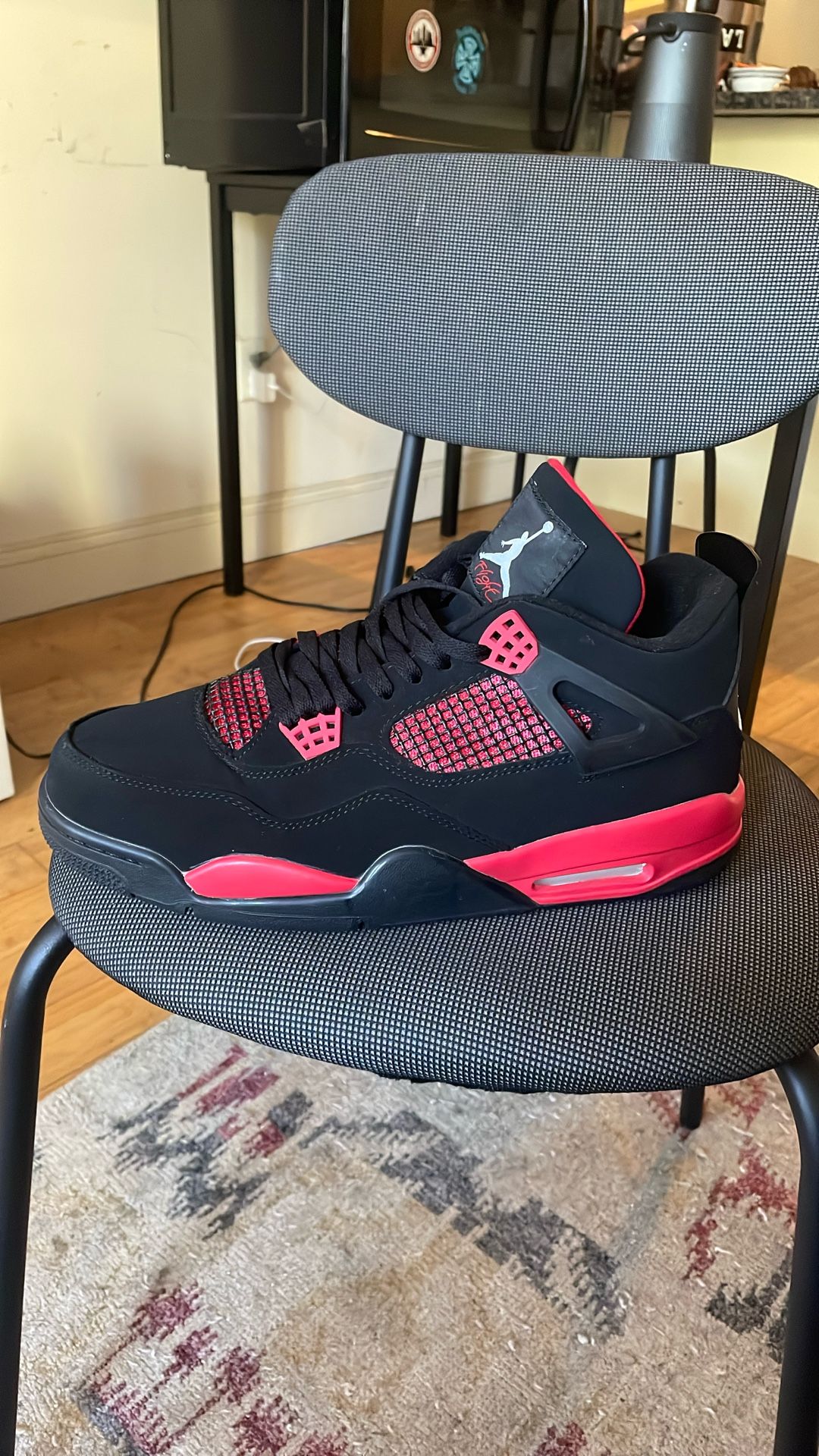 2019 Jordan 4 Retro "Bred” Like New