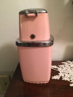 Vintage maid of honor ice crusher. Works