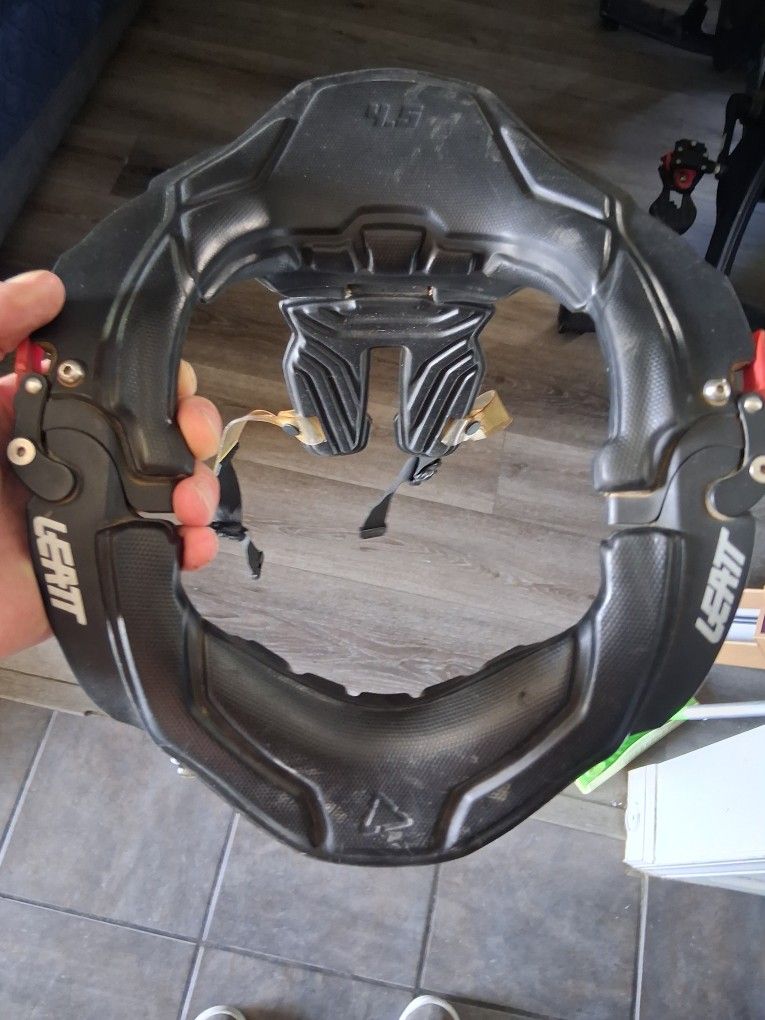 LEATT Neck Brace