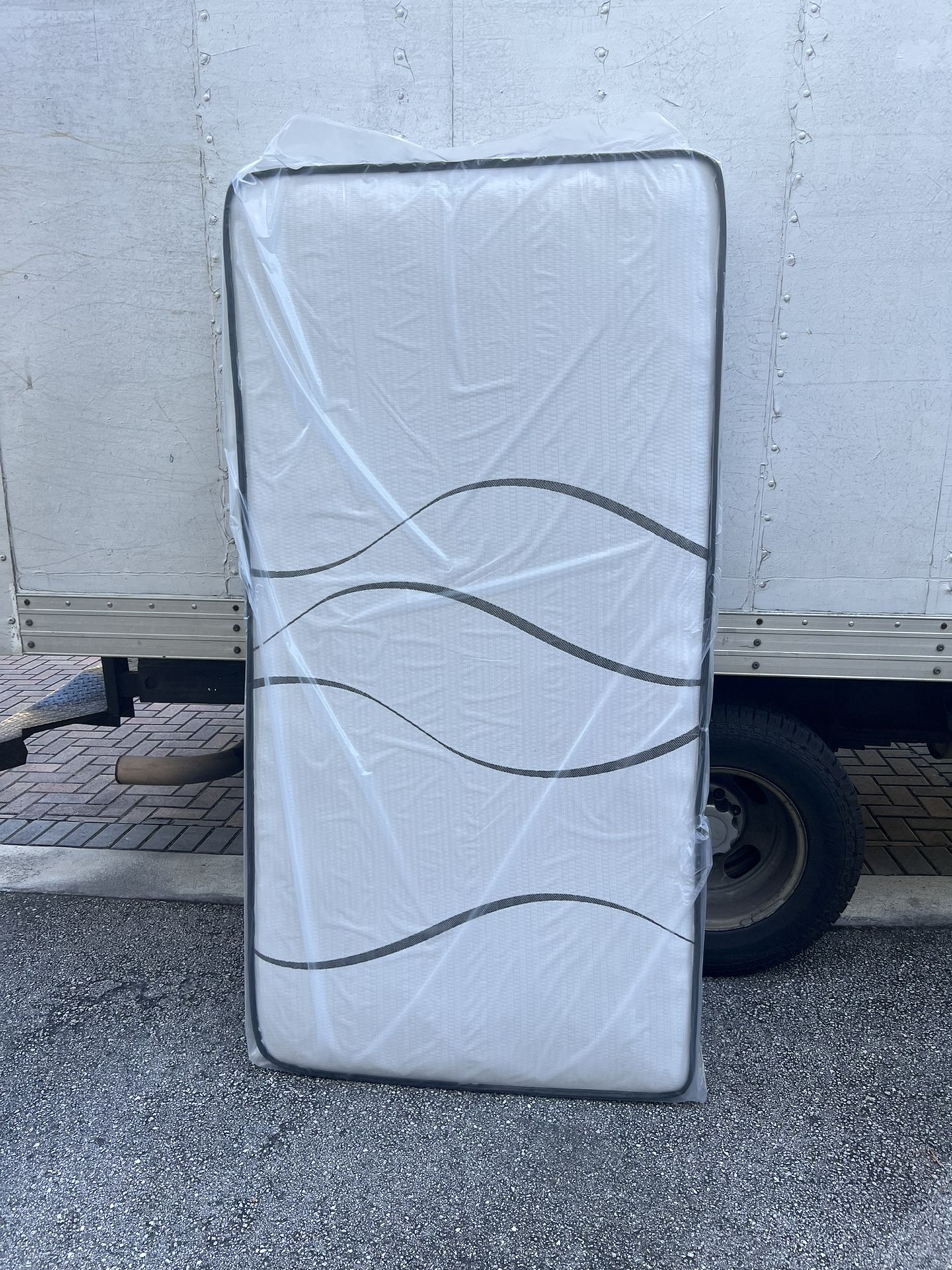 Mattresses: twin full  queen regular  Colchon Nuevo Colchones plush or pillow top available cama bed mattress