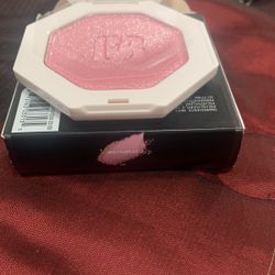 FENTY BEAUTY HIGHLIGHTER