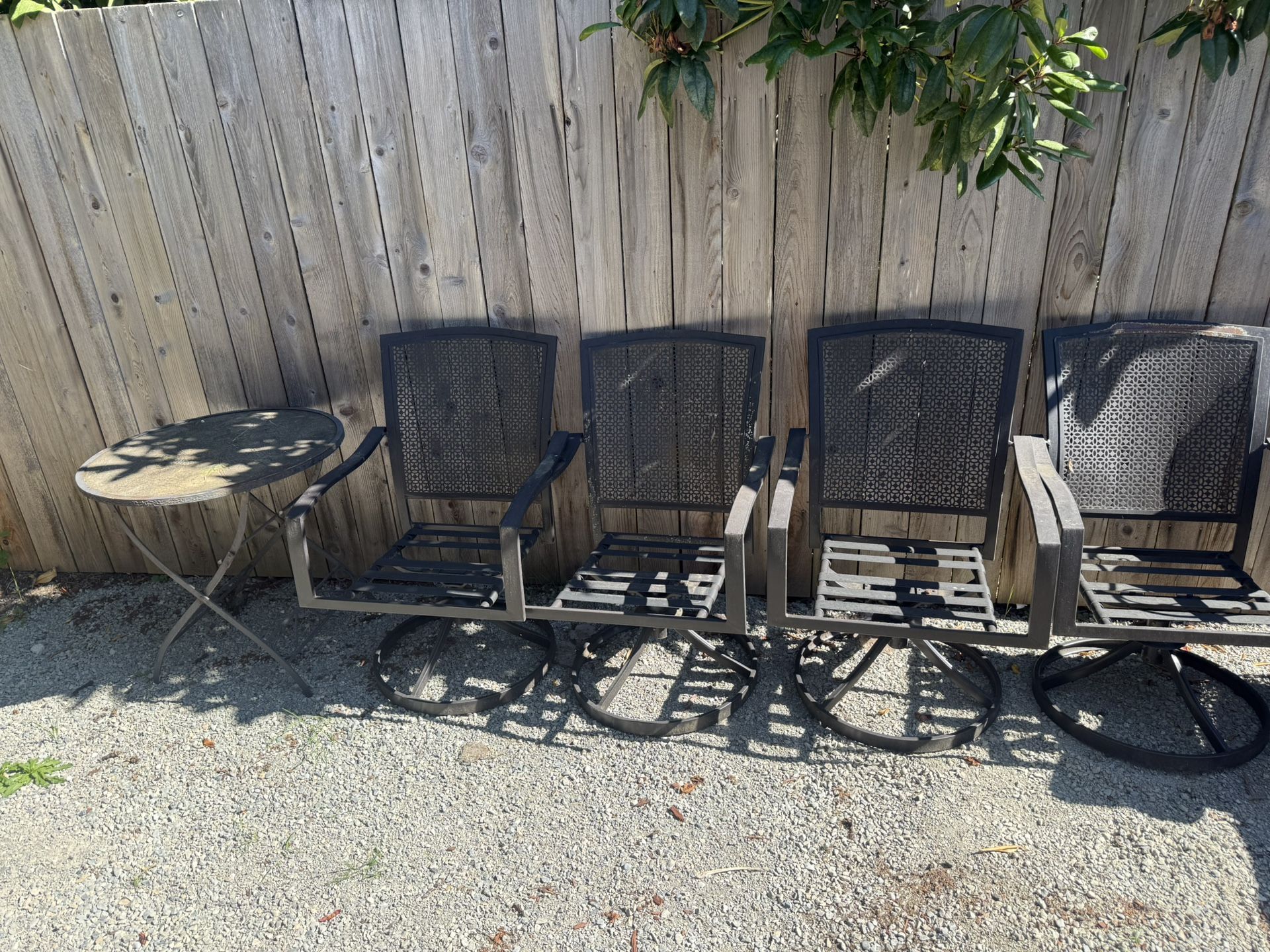 4 Patio Chairs And Small Table