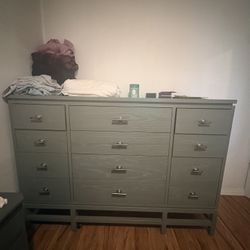 Large Wood Dresser With 2 Matching Nightstands- Pick Up In Beachwood Canyon
