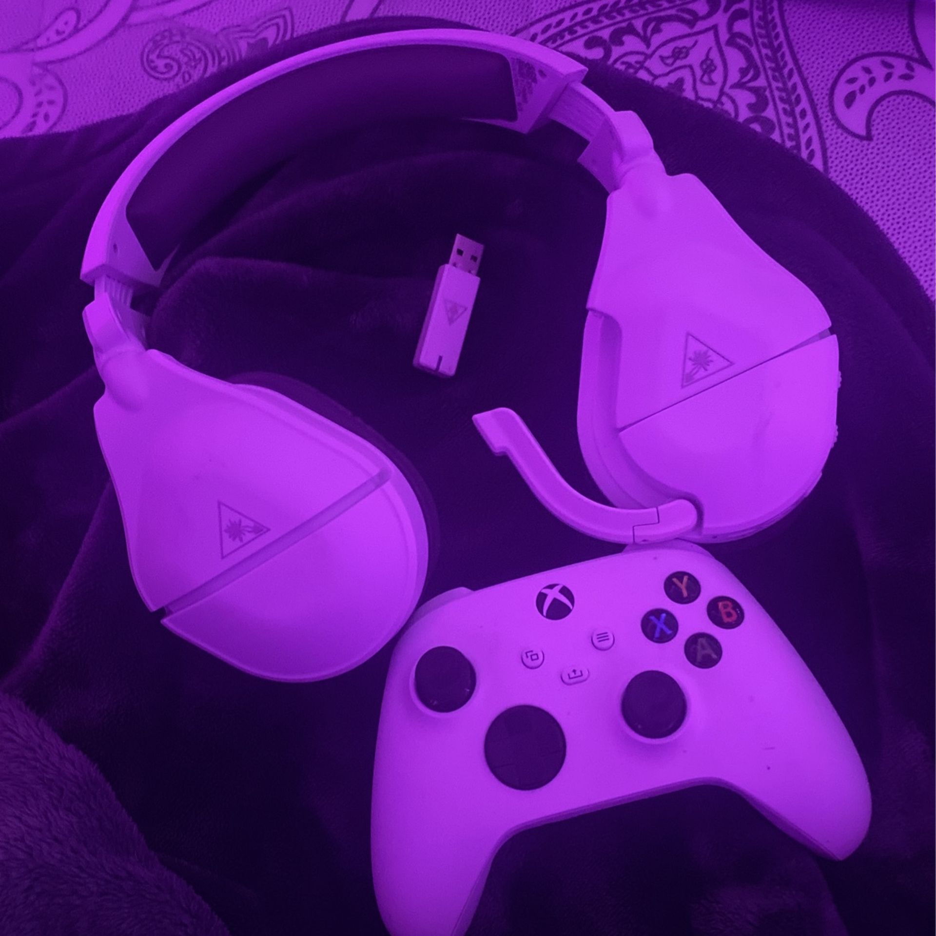 Wireless Turtle beach headset/ White Xbox Controller