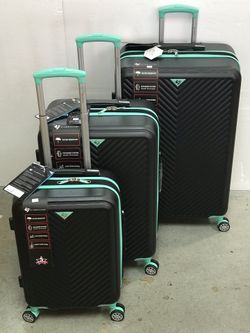 Hard case 3 pice luggage set includes large size (30 ") medium size (26") and Carry-on size (20"). Has spinner wheels and features a built-in lock
