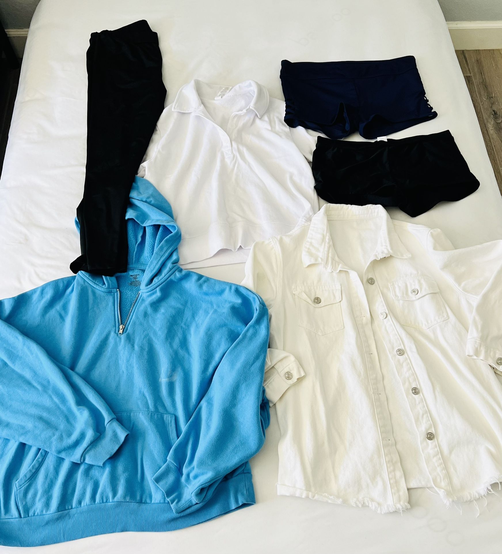 WOMEN’S 6 PIECES BUNDLE SIZE LARGE SWEATER HOODIES SWIMSUIT BOTTOMS BLACK LEGGINGS WHITE DENIM JACKET