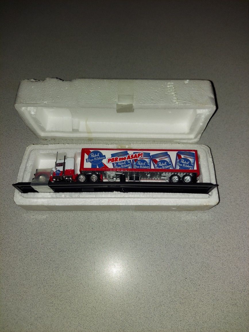 MATCHBOX 1:100 SCALE KENWORTH PETER BUILT PABST BLUE RIBBON TRACTOR TRAILER