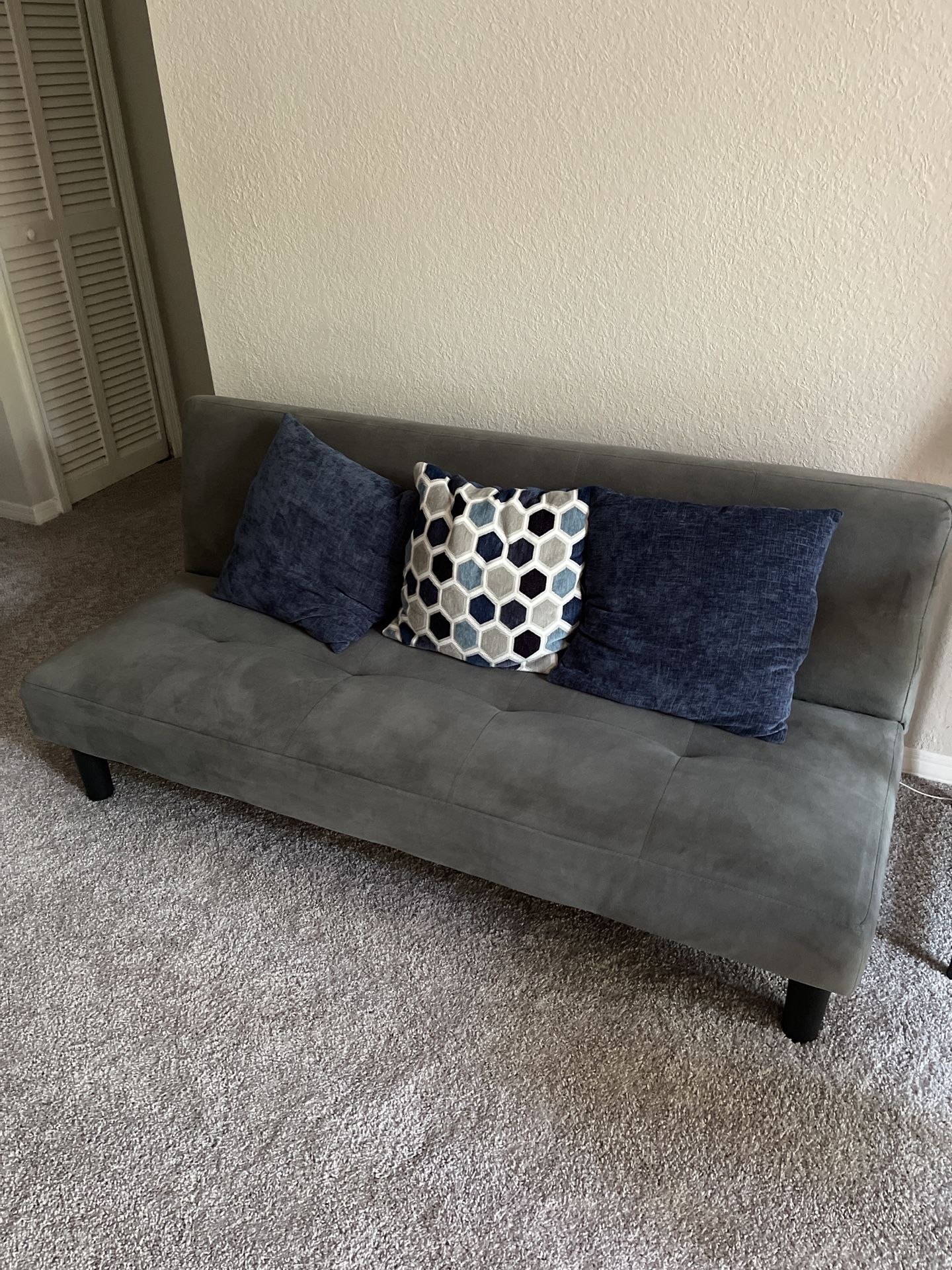 Modern Gray Futon Sofa – Like New