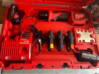 Milwaukee 2674-22P M18 Short Throw Press Tool Kit With Viega Pure Flow Jaws