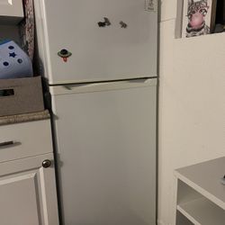 Magic Chef Fridge/Freezer