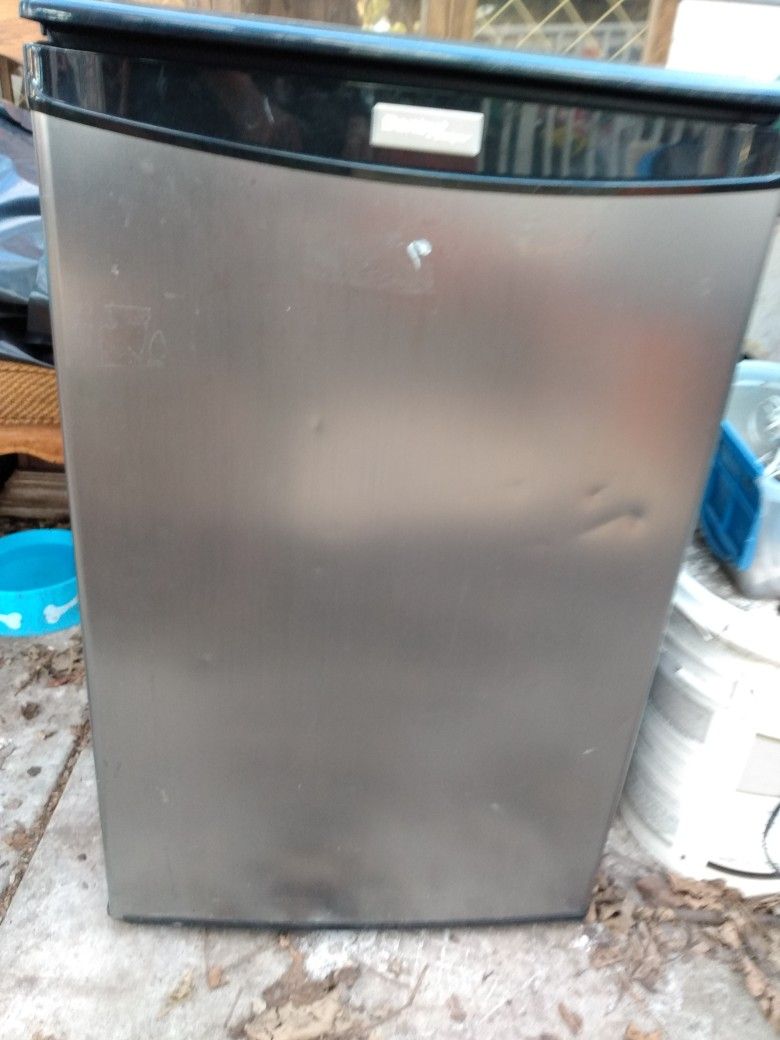 Mini fridge (no freezer) for Sale in San Jose, CA - OfferUp