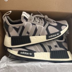 Women Size 5 Adidas NMD_R1 Marimekko Linssi Pattern Running Shoes