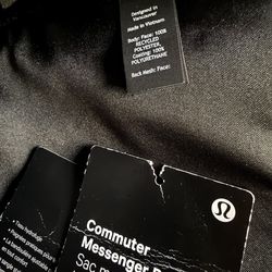 Lululemon   New Black Messenger  Bag  17/12/4.5