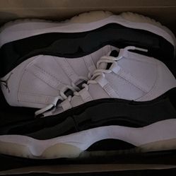 jordan 11s retro GS’ Gratitude, size 11