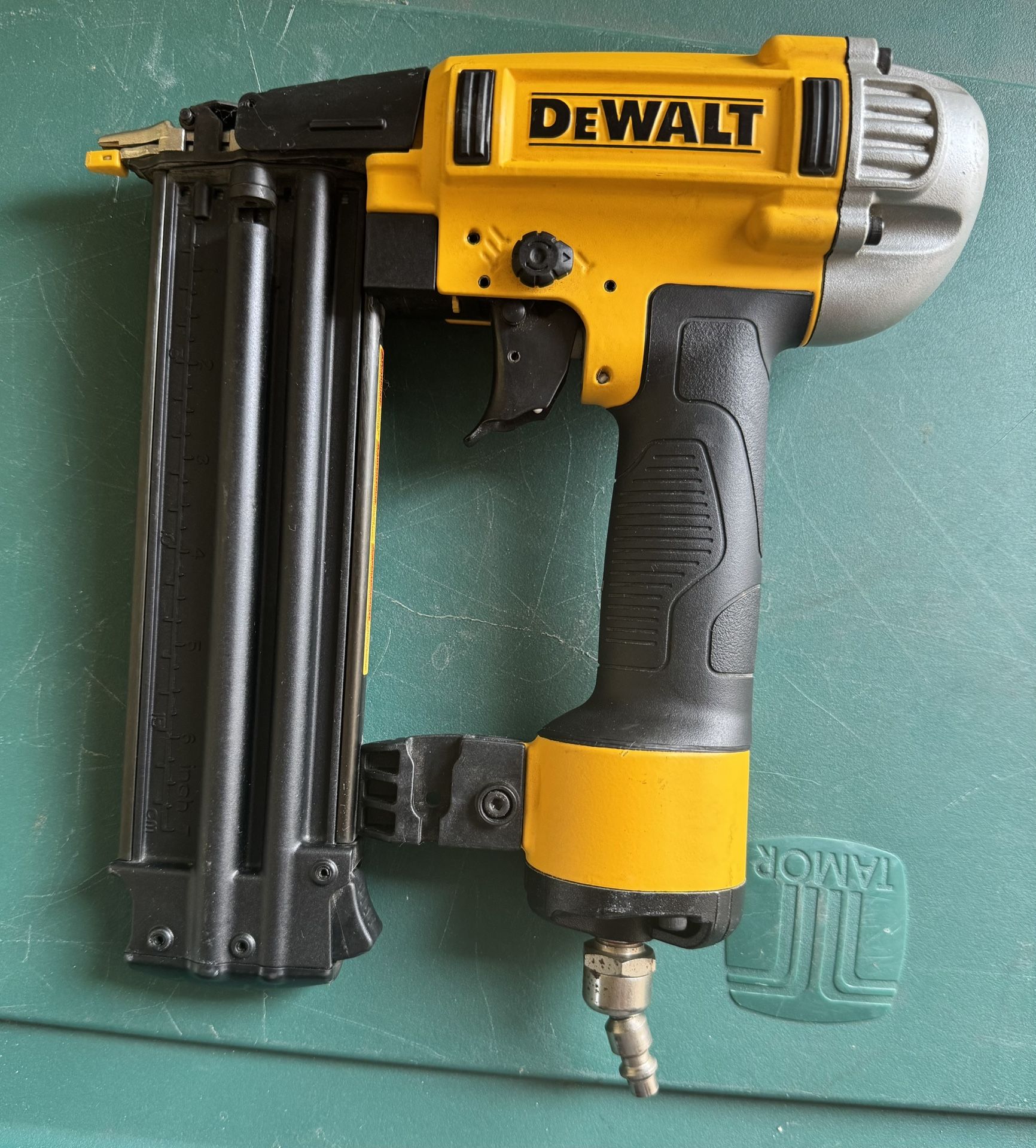Dewalt Nail Sun