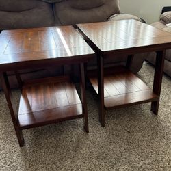Set of 2 solid End Tables