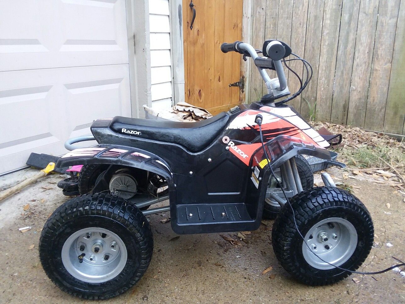 Electric razor 24 volt 4-wheeler dirt bike