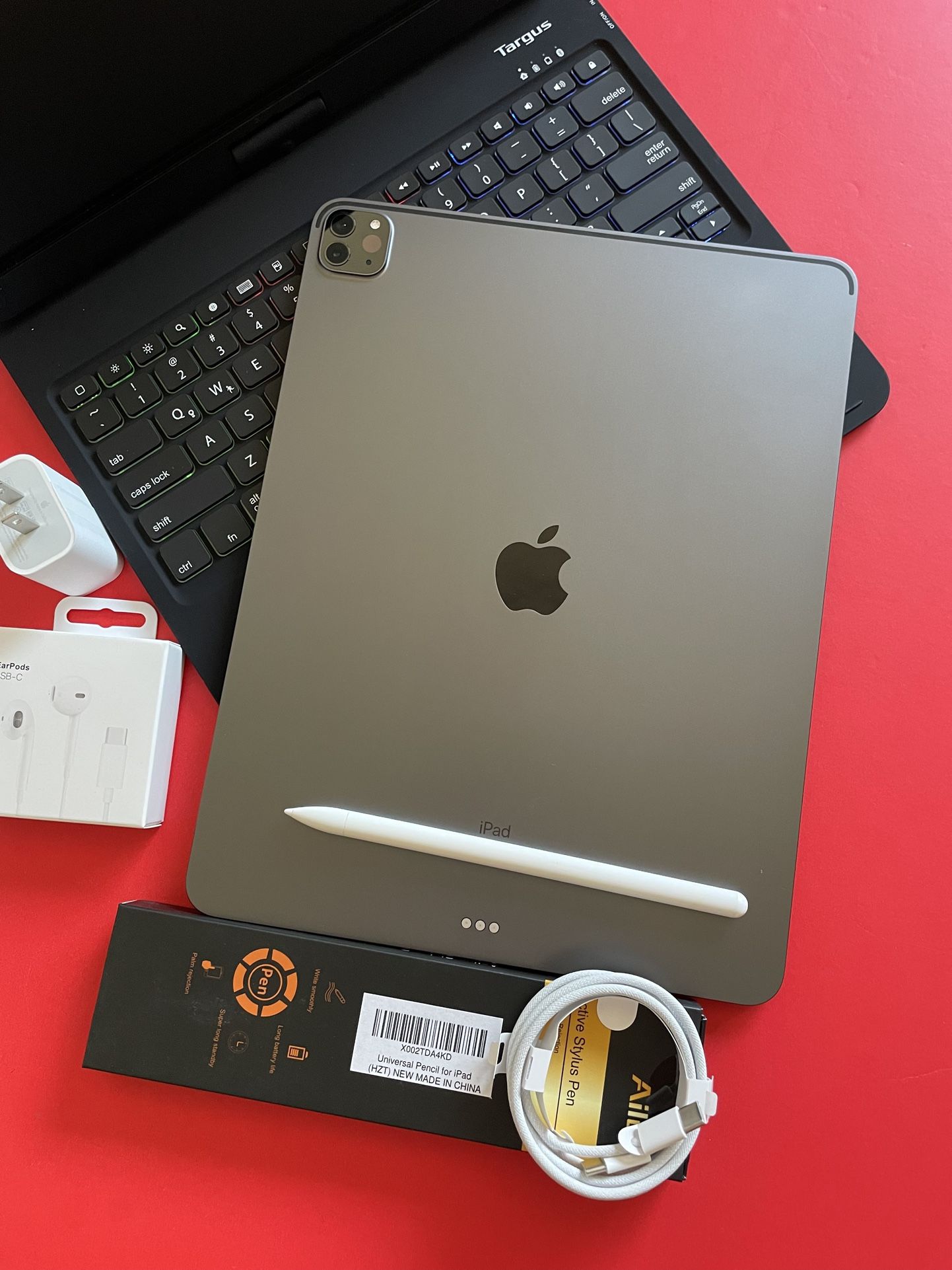 Apple IPad Pro 12.9” 5th Generation (M1 chip/ Face ID/2021) 256GB with pen, keyboard & Accessories 