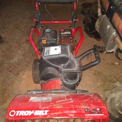 Snow Thrower been sitting a while MAKE ME A OFFER 
