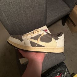 Jordan 1 Travis Scott