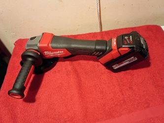 Used good condition M18 MILWAUKEE FUEL grainer con batería $$210