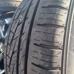 235/60R18 Sumitomo Tire (1)