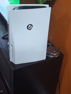 PS5 w/ controller