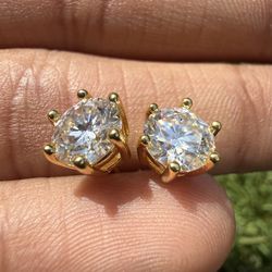 VVS1 Moissanite Stud Earrings 1.0ct