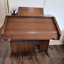 LOWREY ORGAN PIANO 