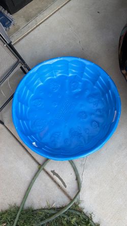 Plastic pool kids