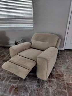 Electric recliner - like new