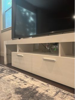 Modern White High-Gloss TV Stand / Media Console – Excellent Condition