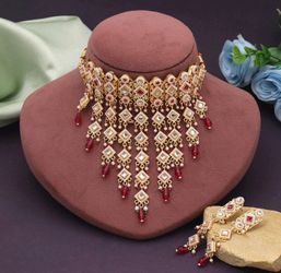 Gorgeous Choker Necklace Set