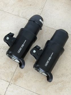 Neewer SK300 flash strobe light pair