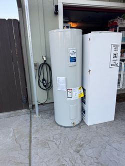 Bradford White 40-Gallon Electric Water Heater – Only Used 1 Year
