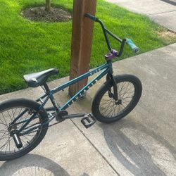 HARO BMX Bike Needs New Lug Nuts On Front Tire New Clamp New Chain, New Pedals, One Rip In The Seat
