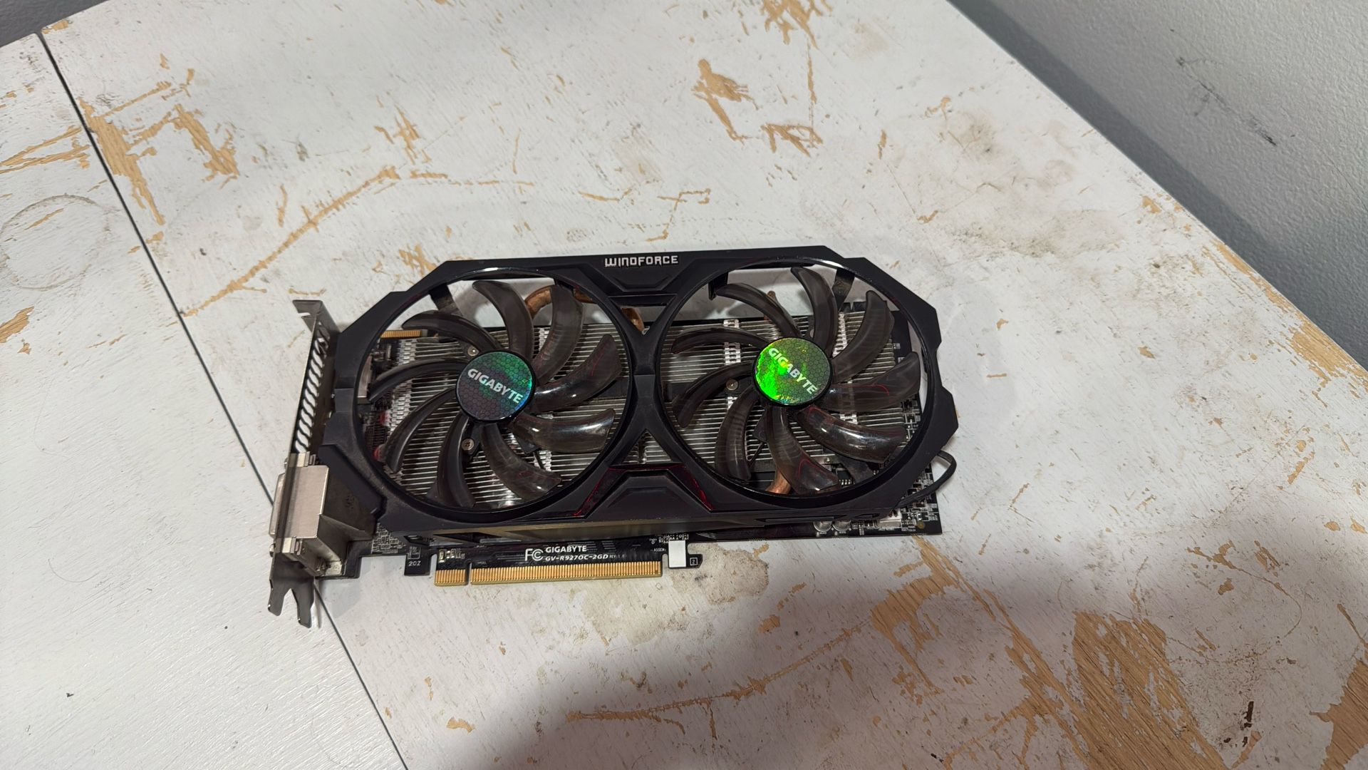 GIGABYTE Windforce R9 270 GV-R9270C-2GD 2GB PCle
