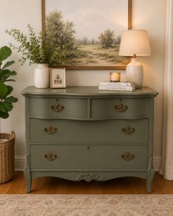 Vintage serpentine dresser