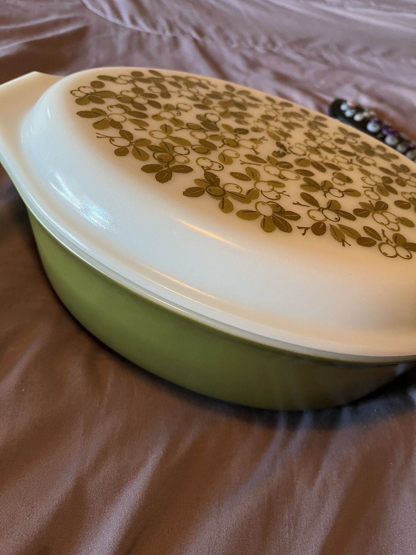 VINTAGE GREEn VERDE PYREX CASSEROLE DISH