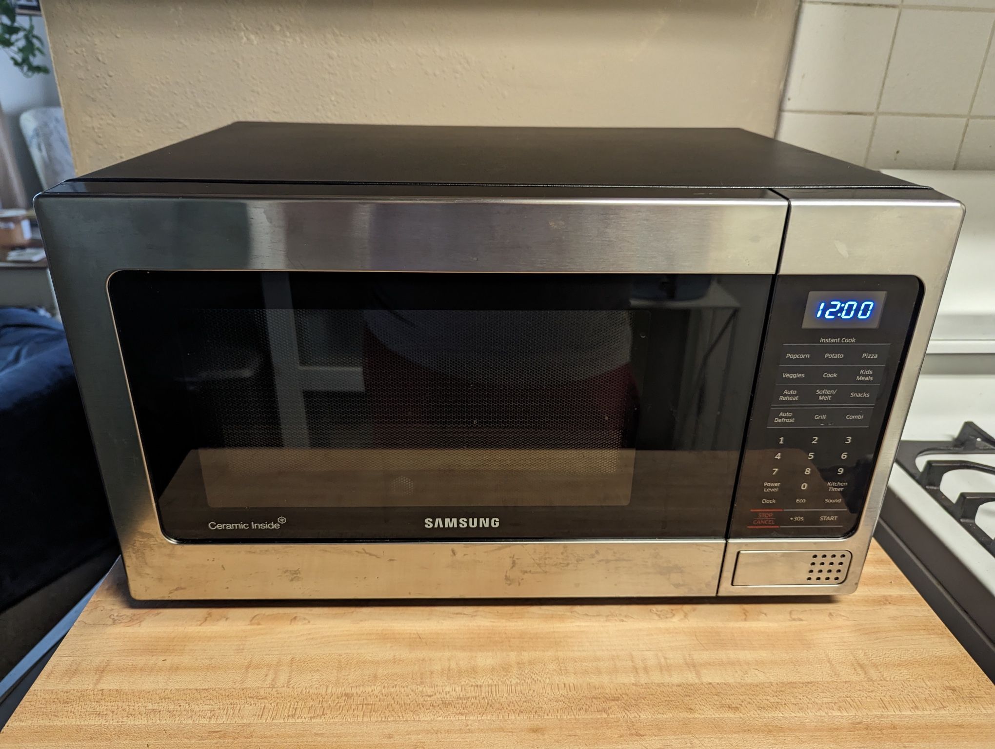 RETAIL 230 Samsung 1.1 cu. ft Countertop Microwave with Grilling
