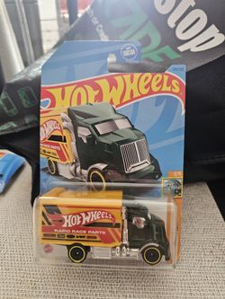 Hot Wheels HW Haulers Hiway Hauler 2 Toy