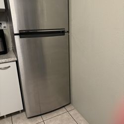 Whirlpool Refrigerator 
