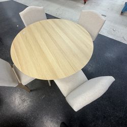 1 Tables 4 Chairs Dining Set Very Controlable And Stylish.