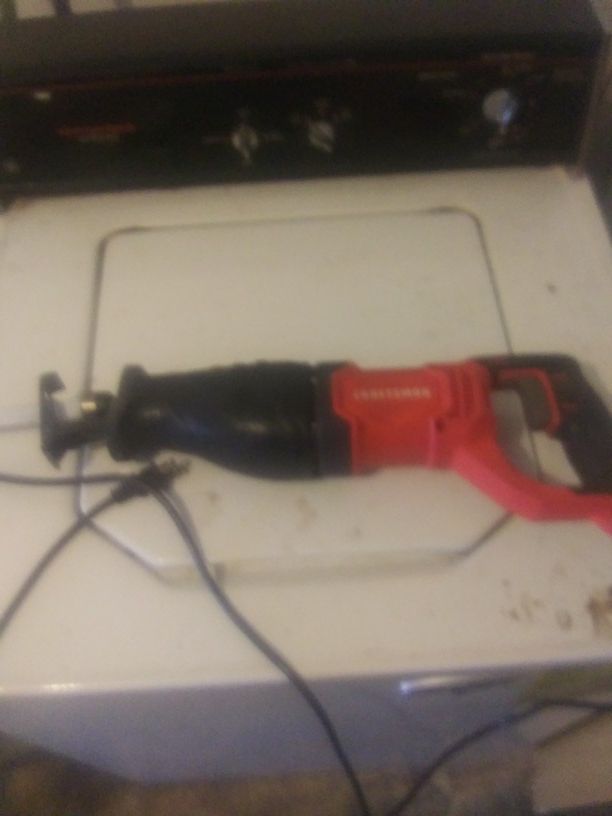Receipicating saw 12 volt used twice runs great..corded..live in dunbar