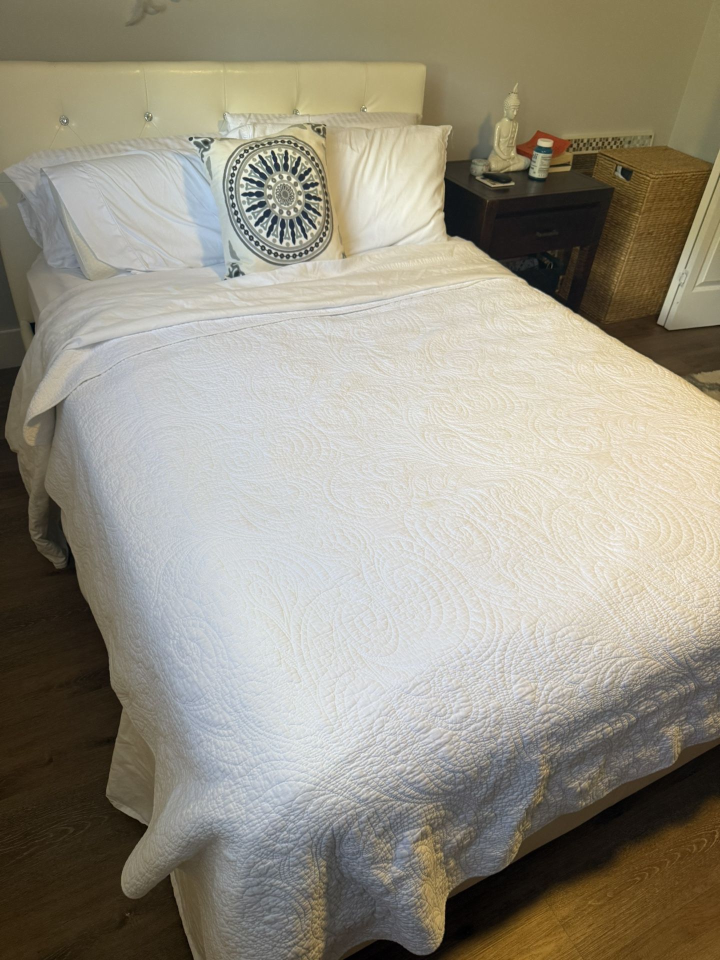 Full Bed Frame With Mattress No Stains