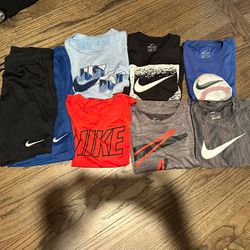 Boys Nike8 Items Size 5 And 6