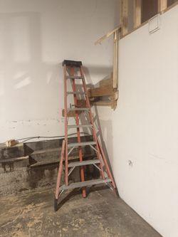 Lean Safe 8 Foot Ladder 