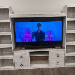 Willowton - Entertainment Center