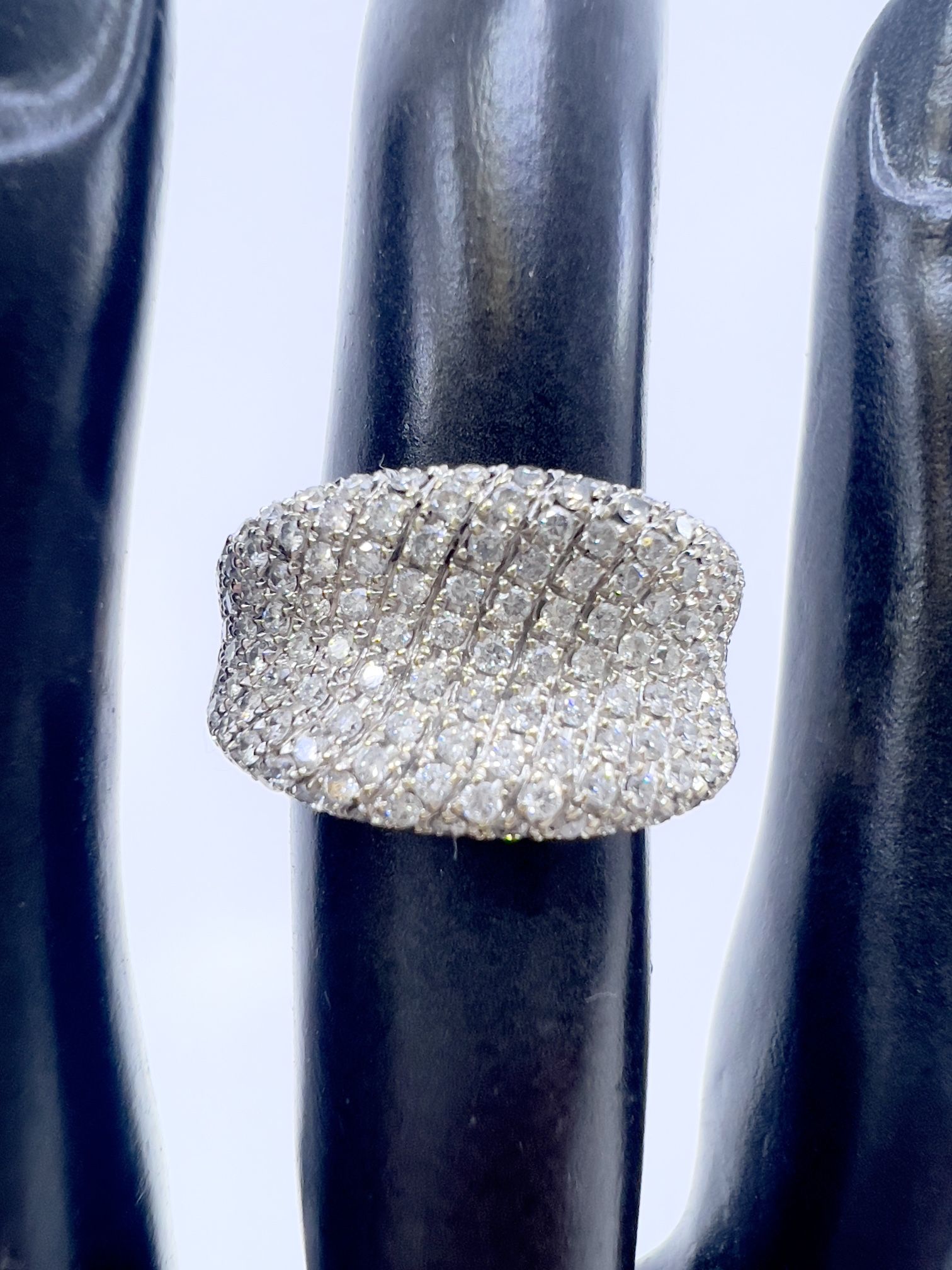 18k White Gold & Natural Diamonds Ring Size 5