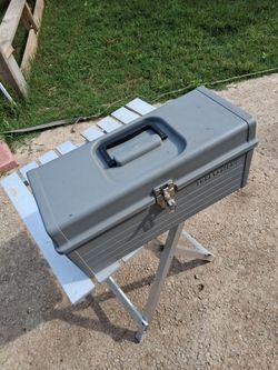 Little lightweight Craftsman toolbox